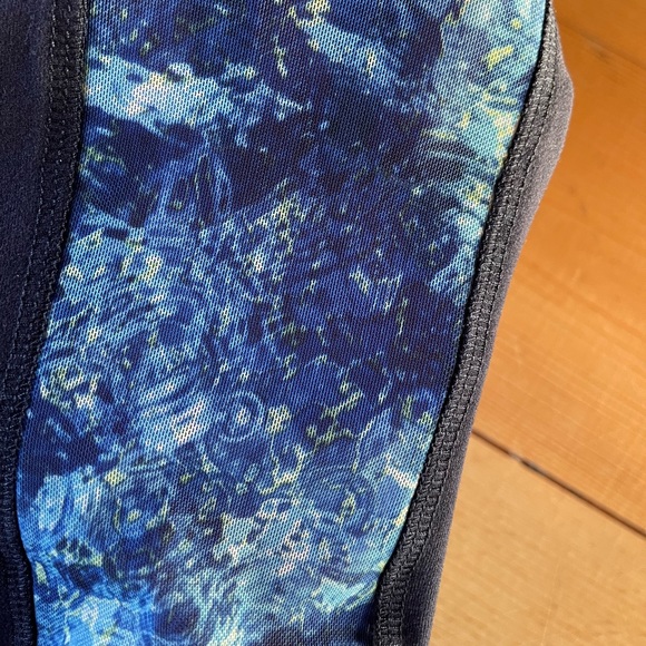 Mesh paneling + cut out capri - Picture 5 of 5